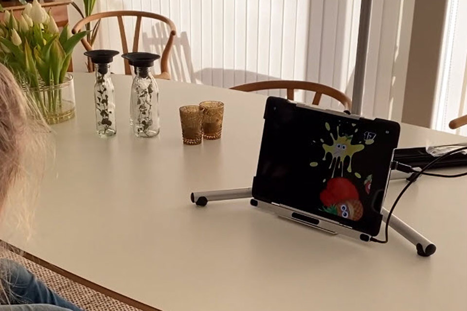 Bild på en Ipad på ett bord